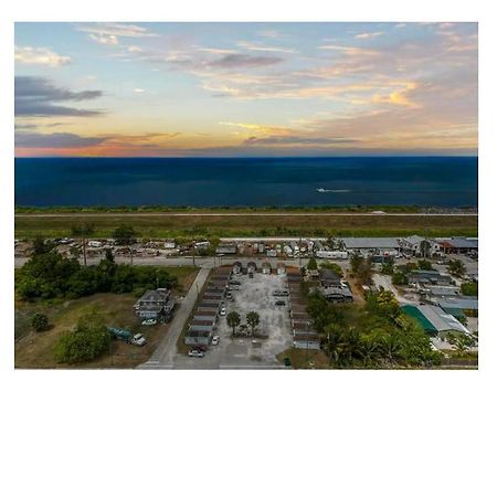 Modern Studio Retreat With King Bed - Cozy Comfort Pahokee Eksteriør billede