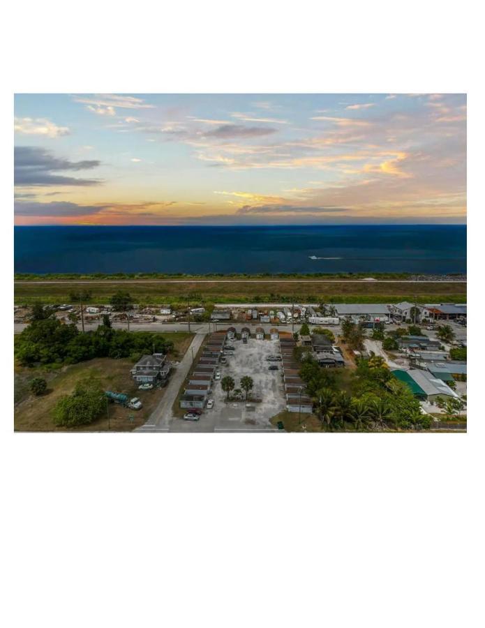 Modern Studio Retreat With King Bed - Cozy Comfort Pahokee Eksteriør billede